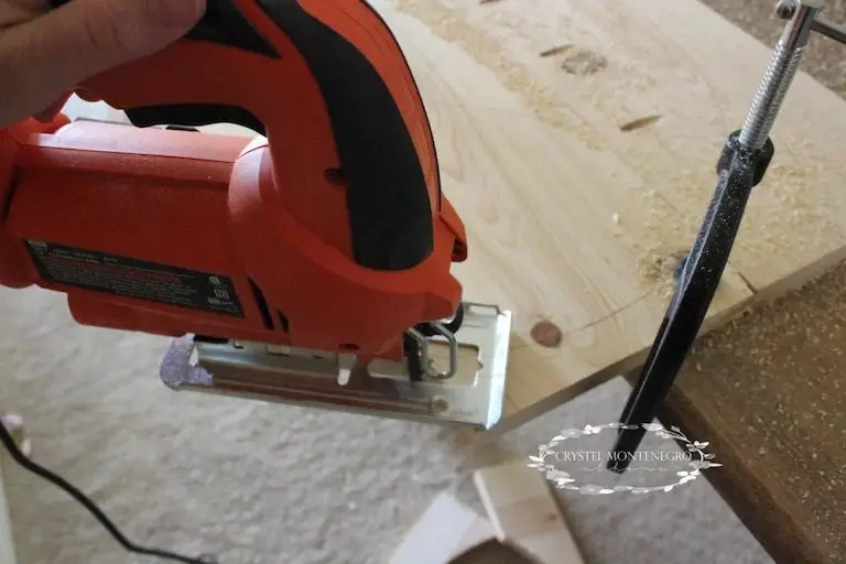 Jig Saw cutting around wood