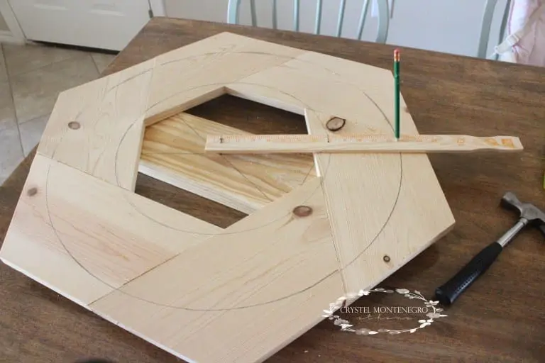 Circle drawn on some wood