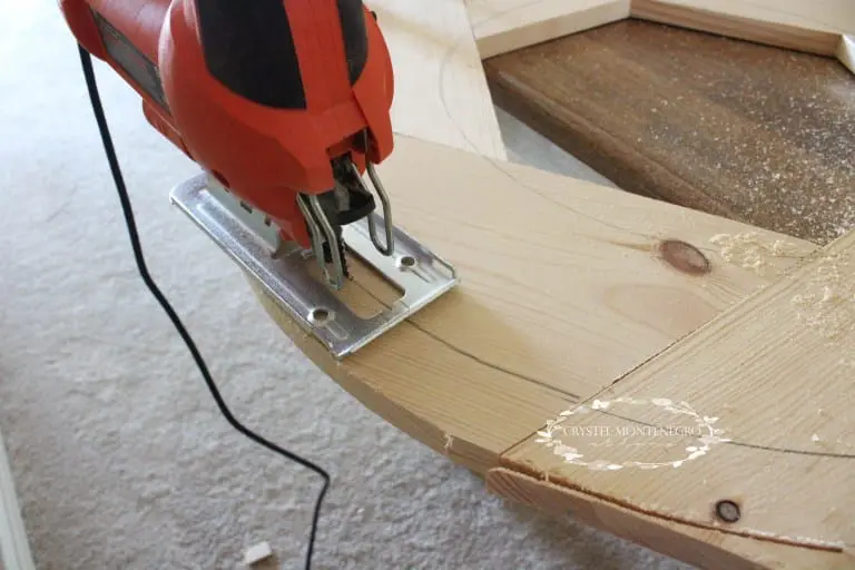 Jig saw cutting out a circle from wood