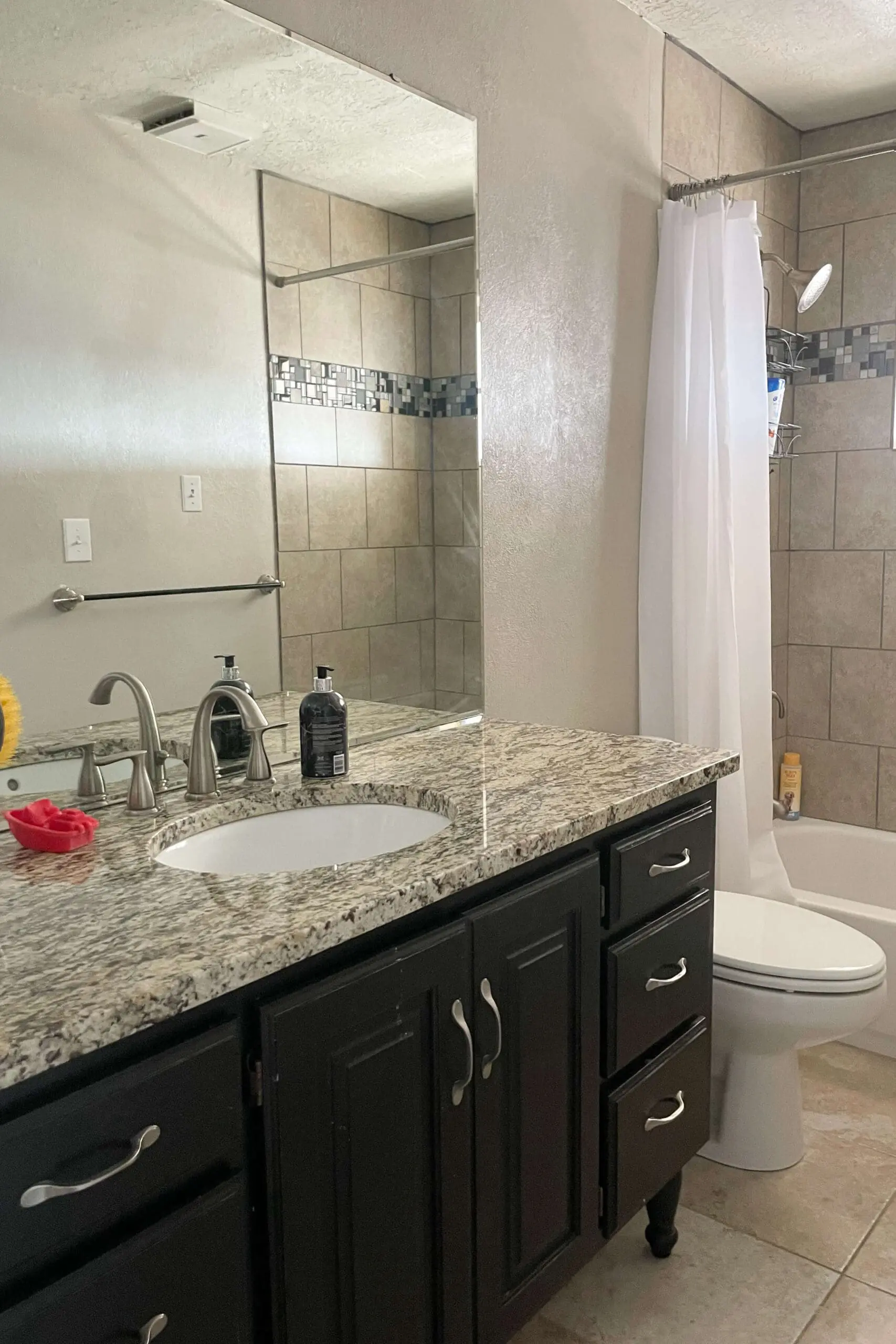 Before picture of bathroom.