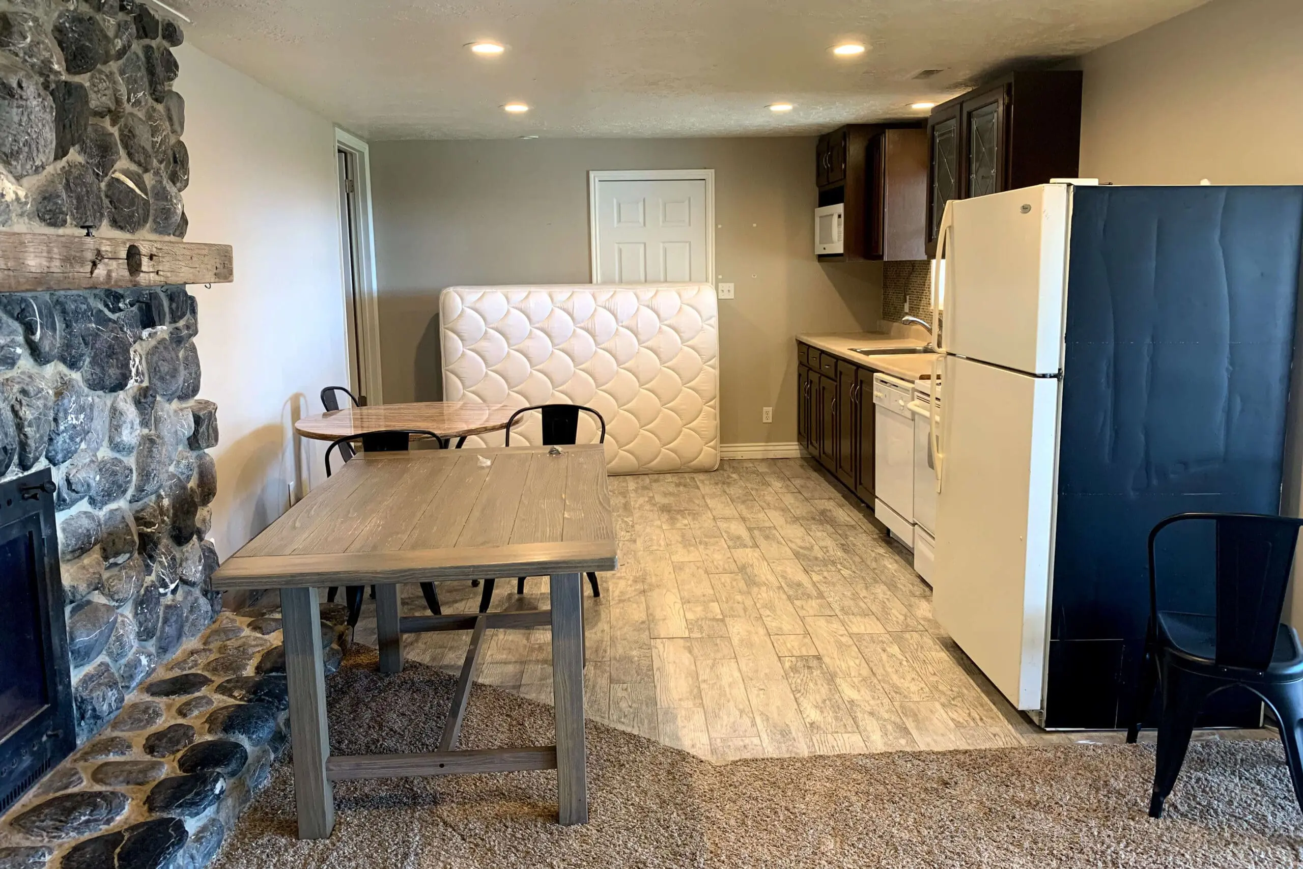 Before photo of a kitchen before a DIY remodel.