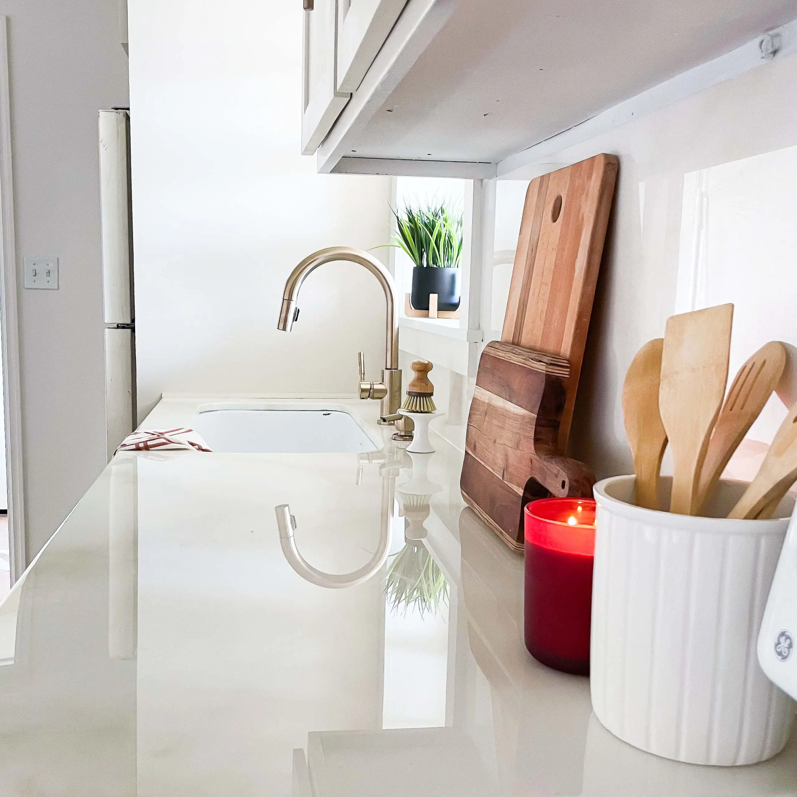 Gorgeous, finished DIY epoxy countertops.