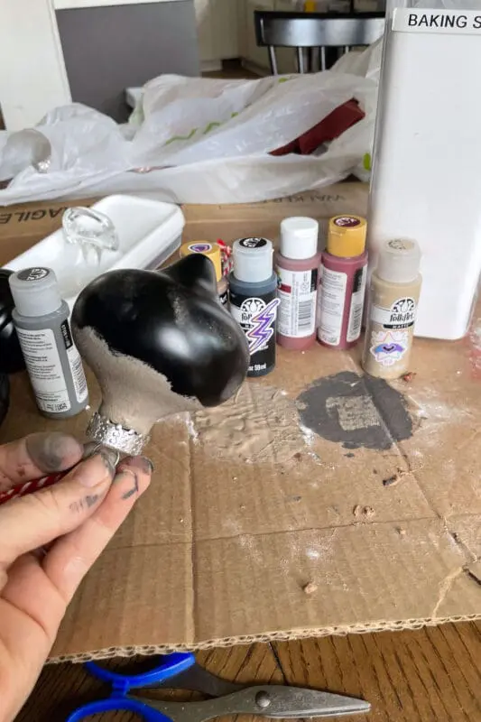 Hand painting budget Christmas ornaments