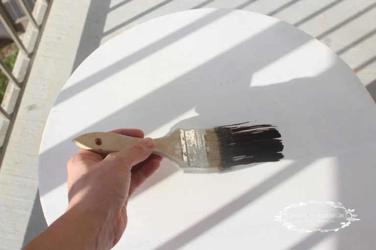 A paint brush on a table
