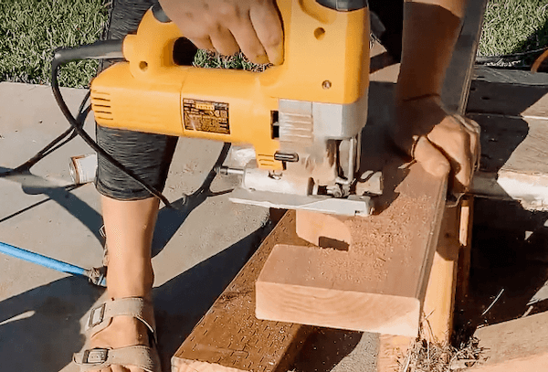 jig saw cutting out wood