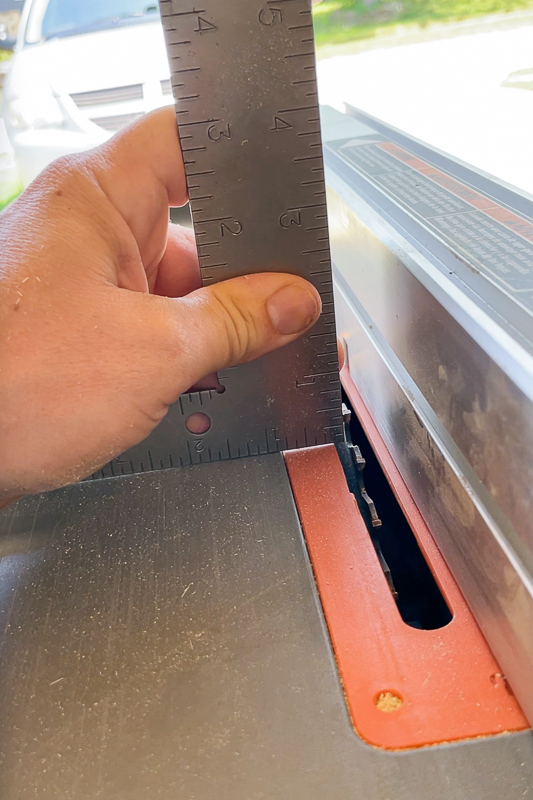Measuring the width of a table saw blade
