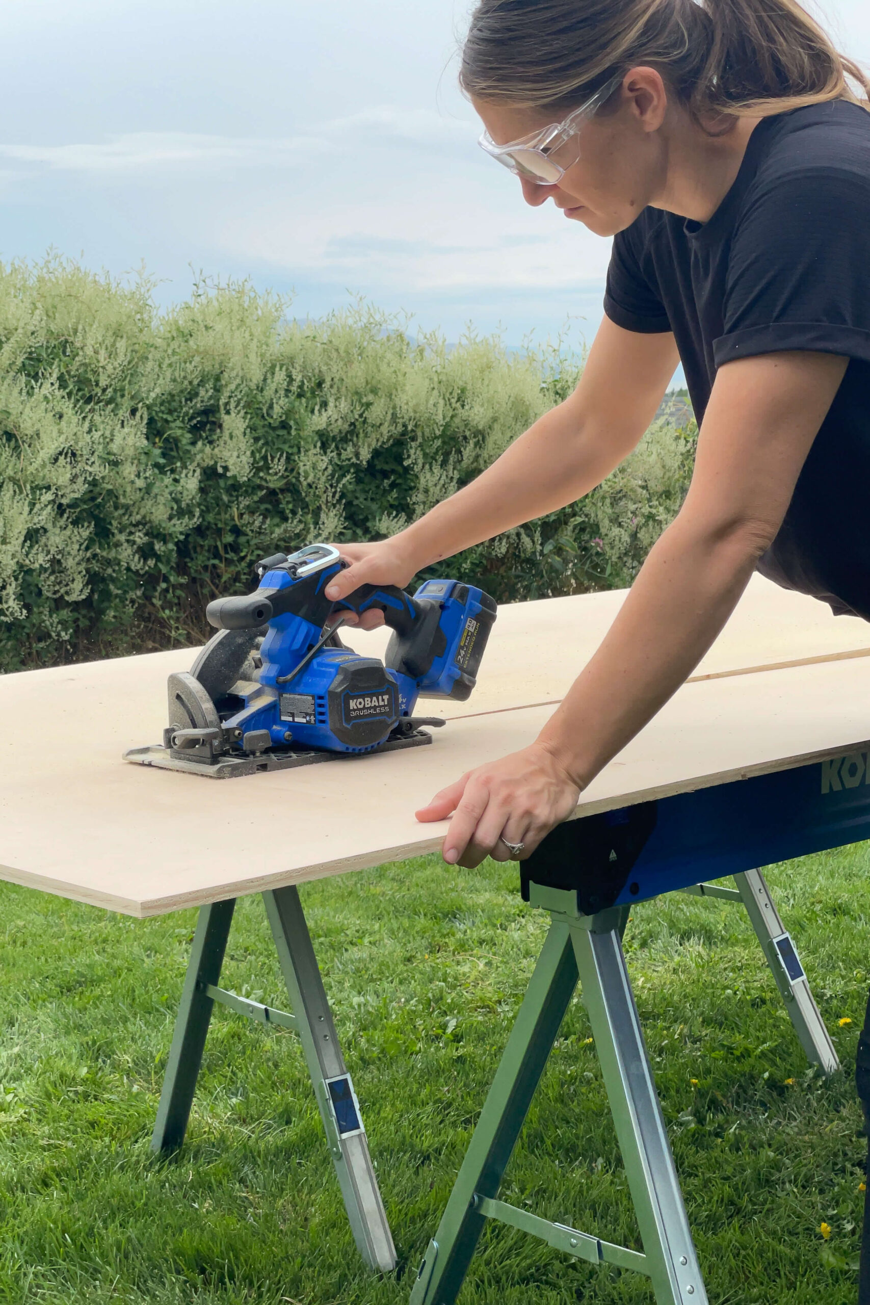 Building a refrigerator cabinet. 