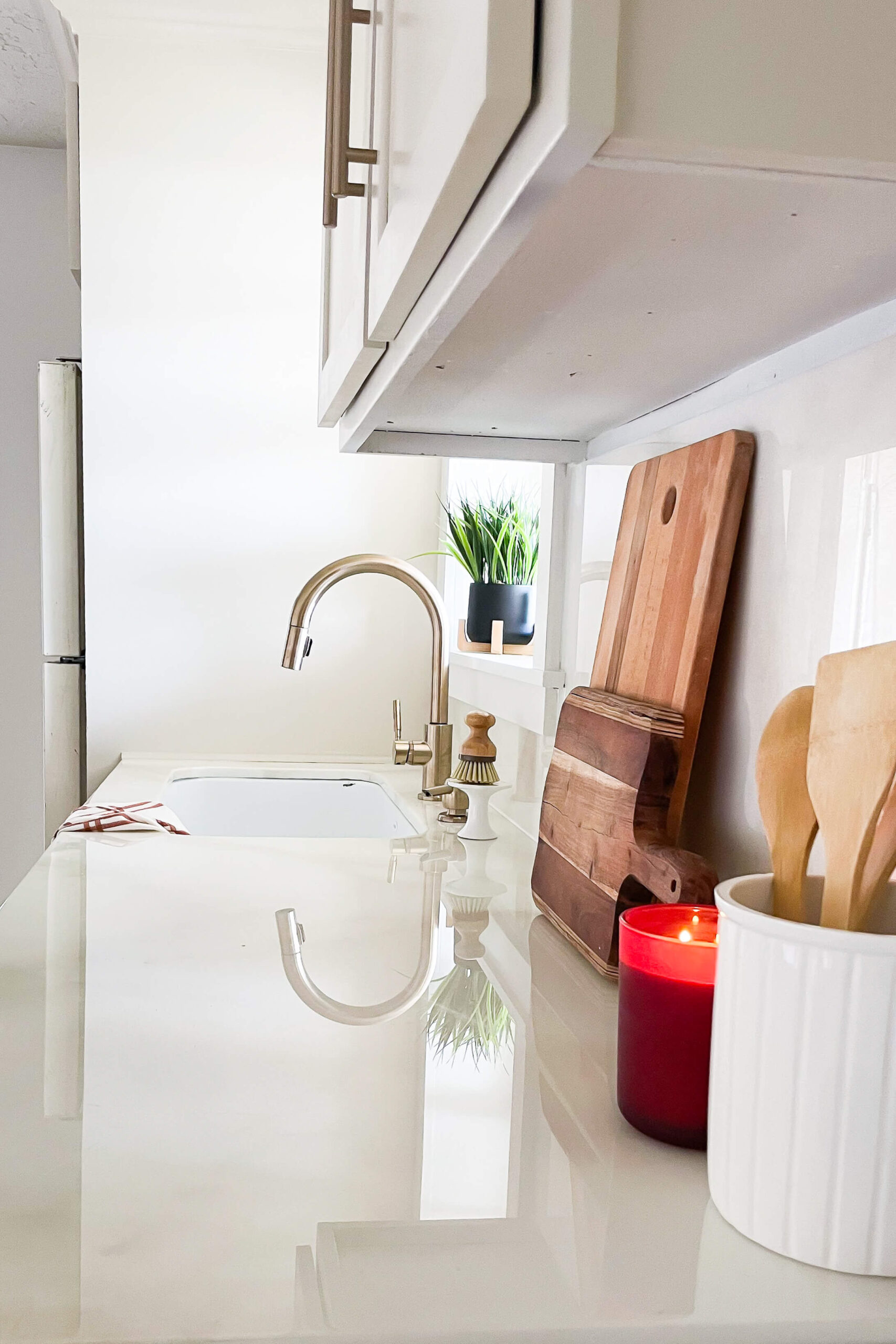 Finished, shiny DIY epoxy countertops with the look of faux marble.