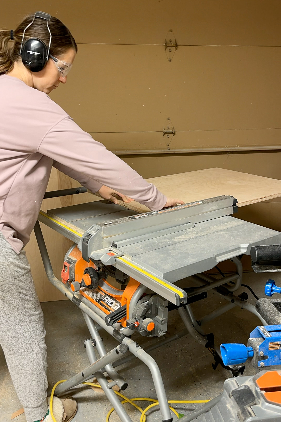 Using a table saw for a DIY arched shelf.