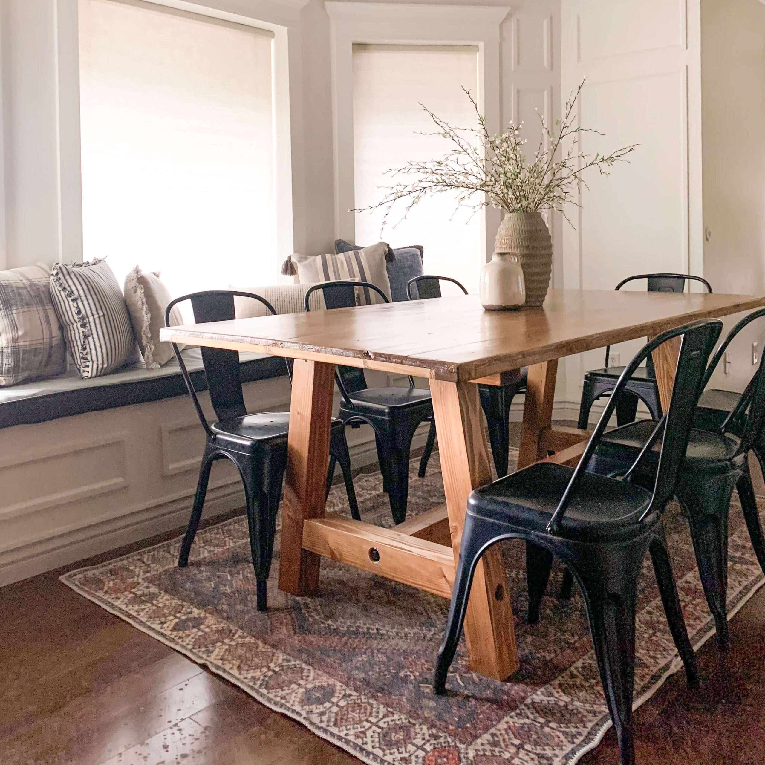 A beautiful, finished DIY table.