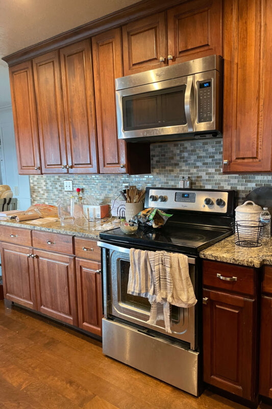 Dated Y2K kitchen before painting the cabinets with cabinet paint. 