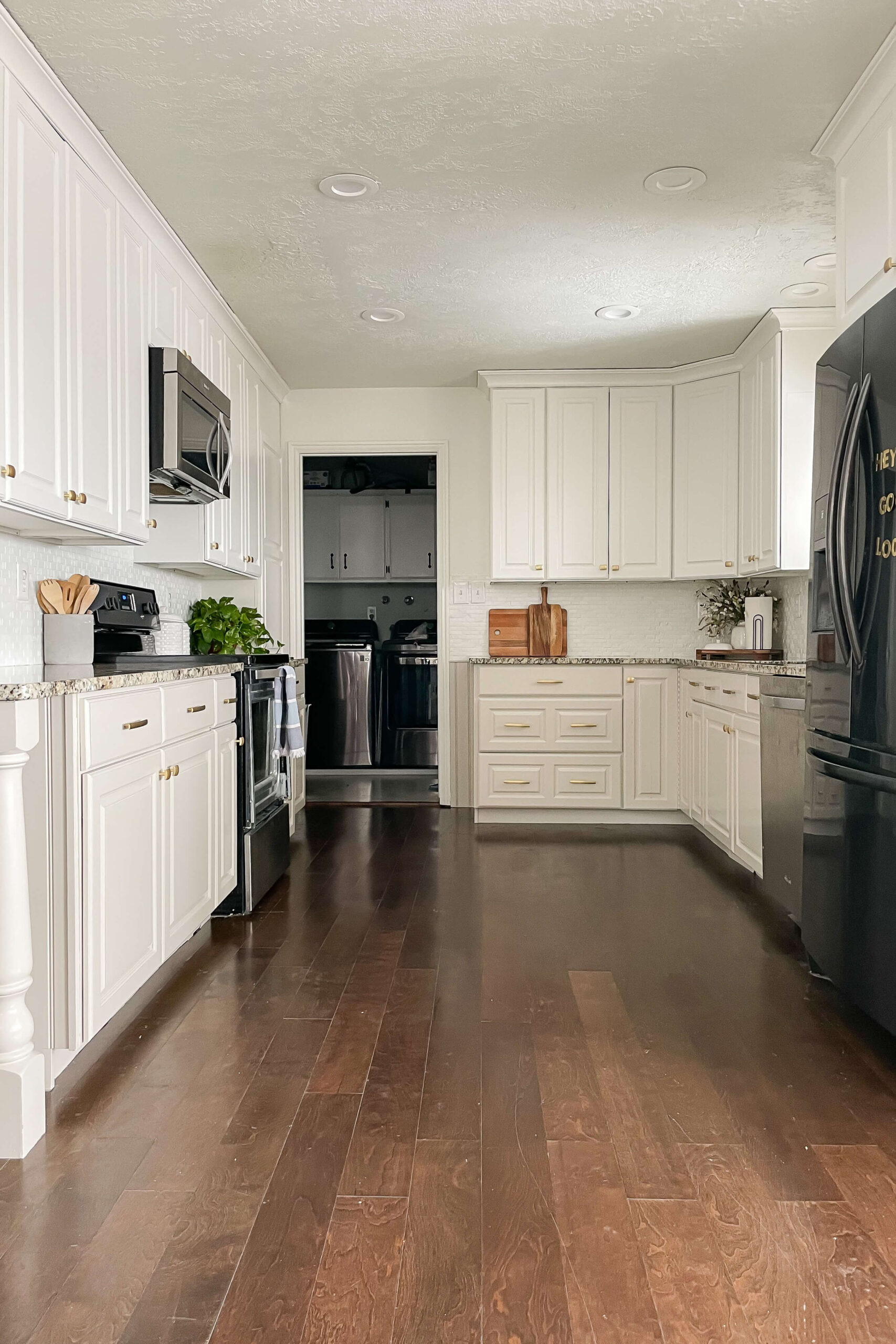 Best kitchen cabinet paint and the easiest way to paint your kitchen.