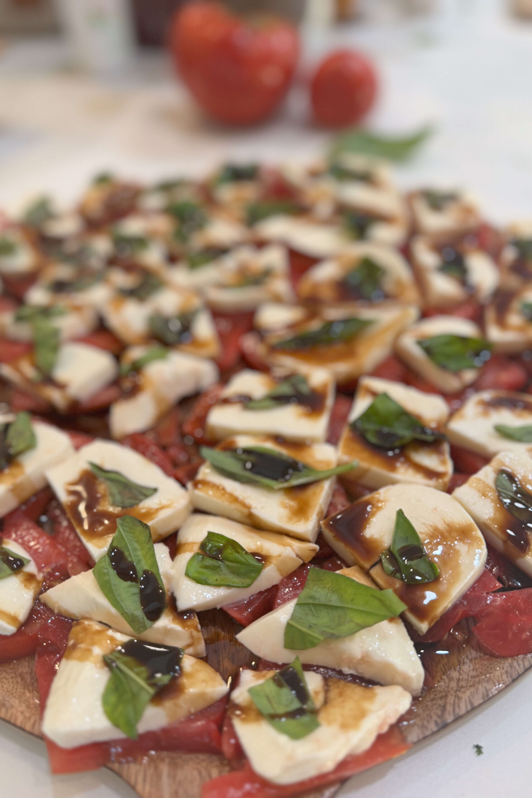 An easy and yummy way to make Caprese salad.