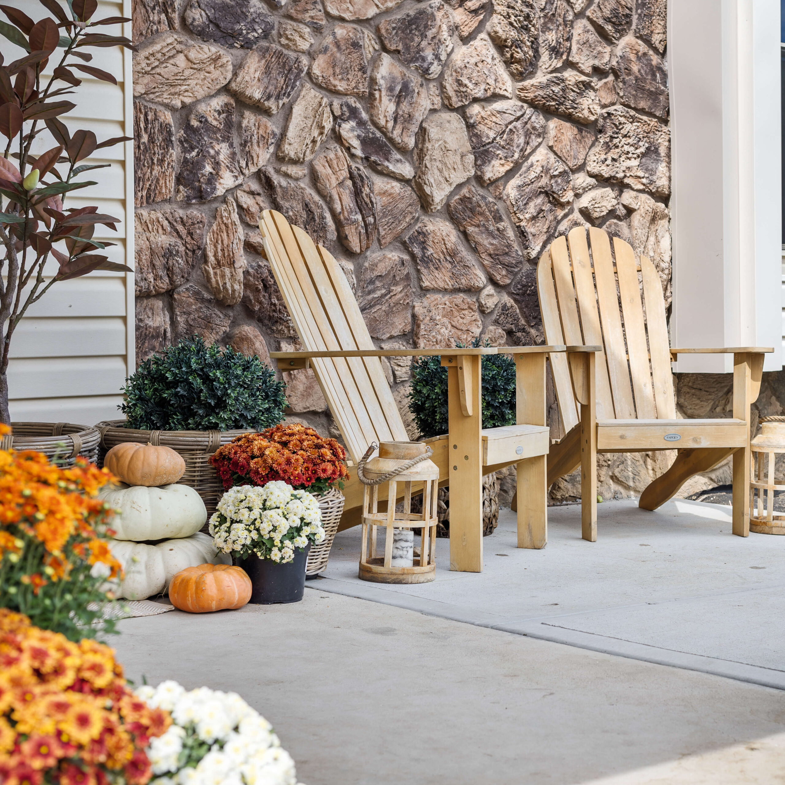 Fall front porch decor.