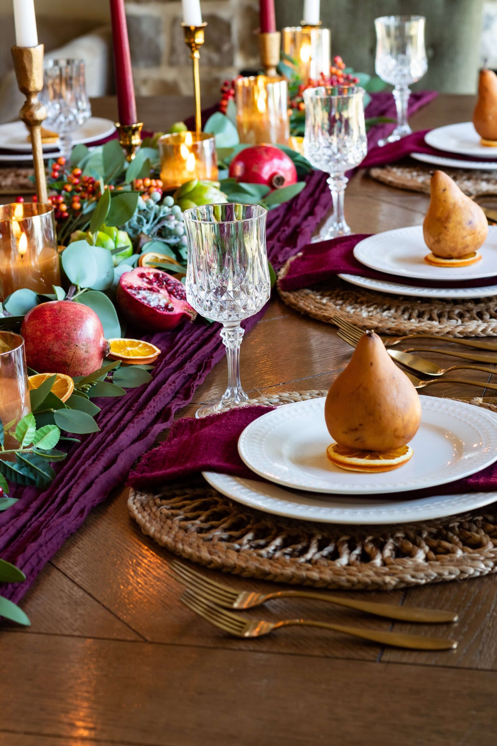 Gorgeous Thanksgiving decor and tablescape.