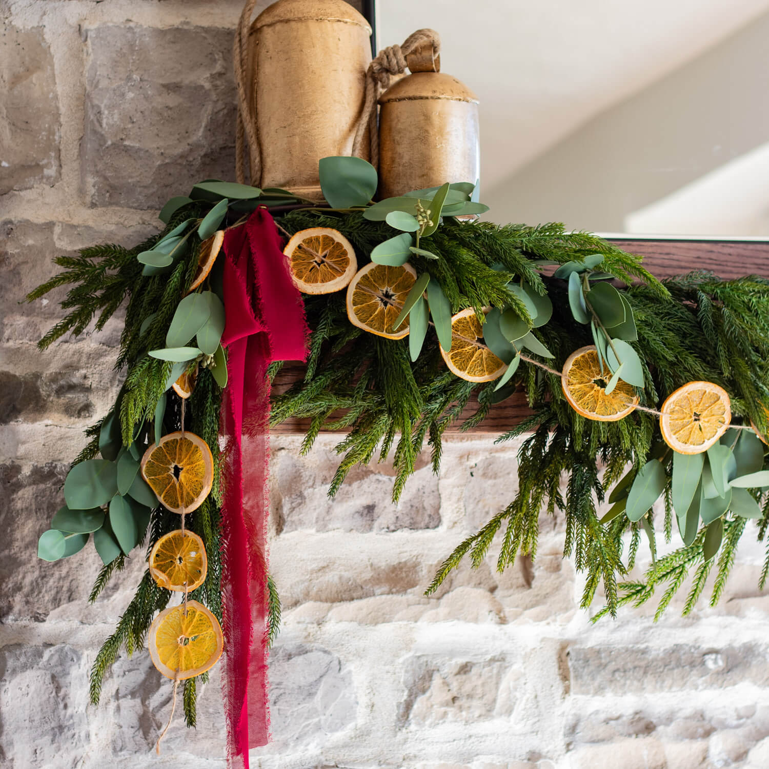 An easy tutorial for how to make an orange slice garland.