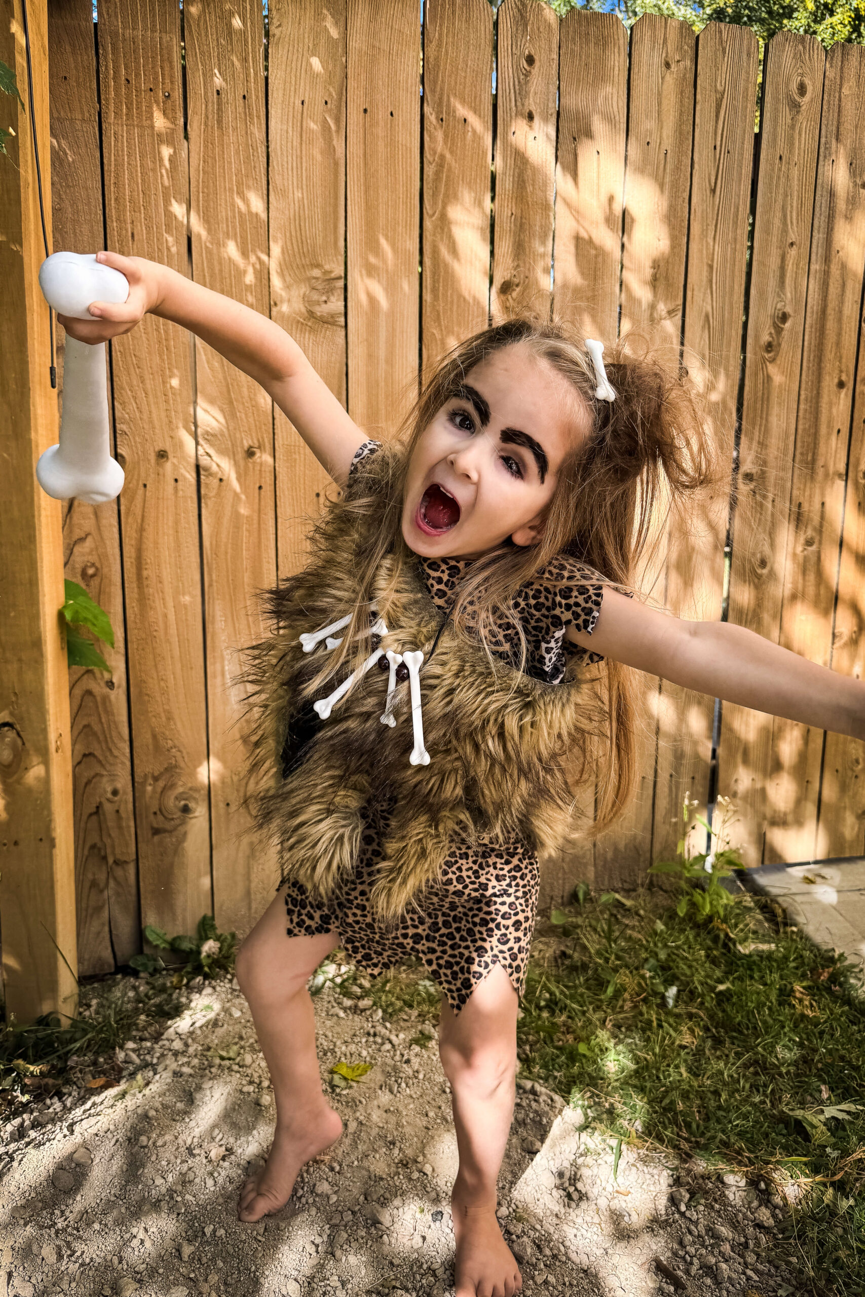 DIY caveman costumes for small children.