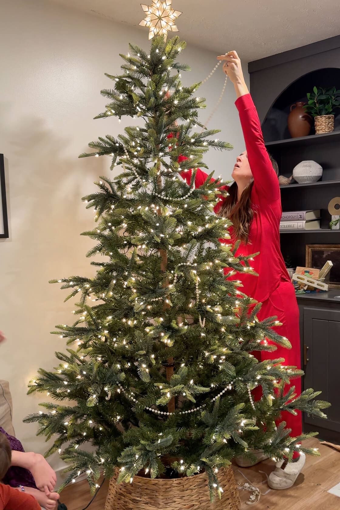 What Do We Decorate Christmas Lights Tree With: Stunning Ideas